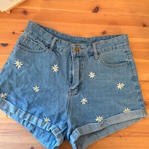 M denim shorts W/ flowers